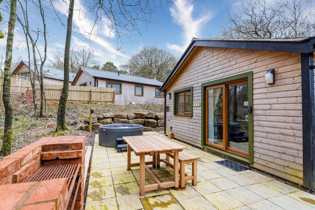 Padley; Woodland Lodge With Hot Tub For 2-4 In The Staffordshire Moorlands Oakamoor Εξωτερικό φωτογραφία